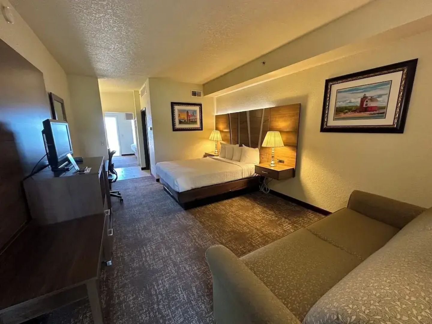 Mackinaw Beach & Bay Inn & Suites