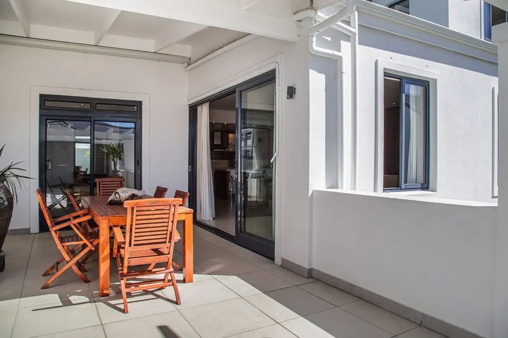 Marine Square Luxury Holiday Suites - Apartments