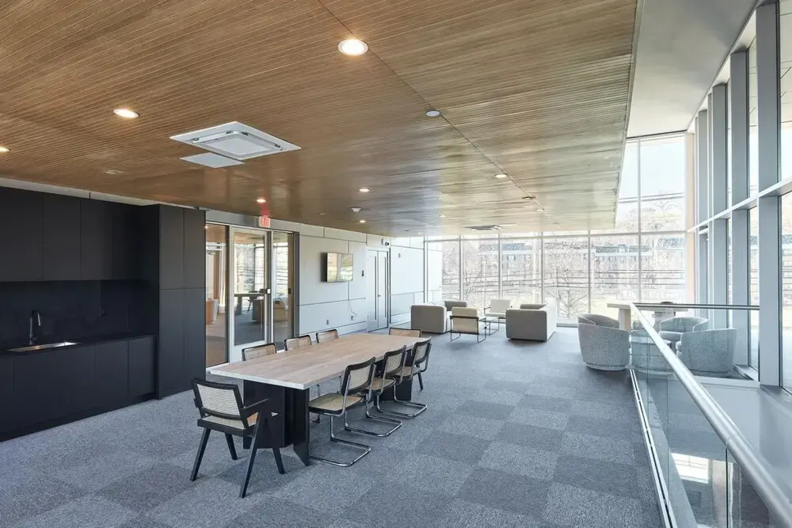 Modern 3 BR Loft -shared Deck - gym - Mins to NYC