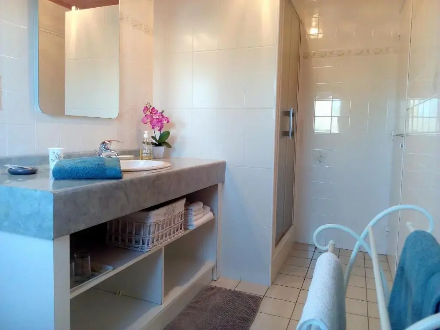 Au calme aux chambres de Kerantum avec cuisine ¿isposition.