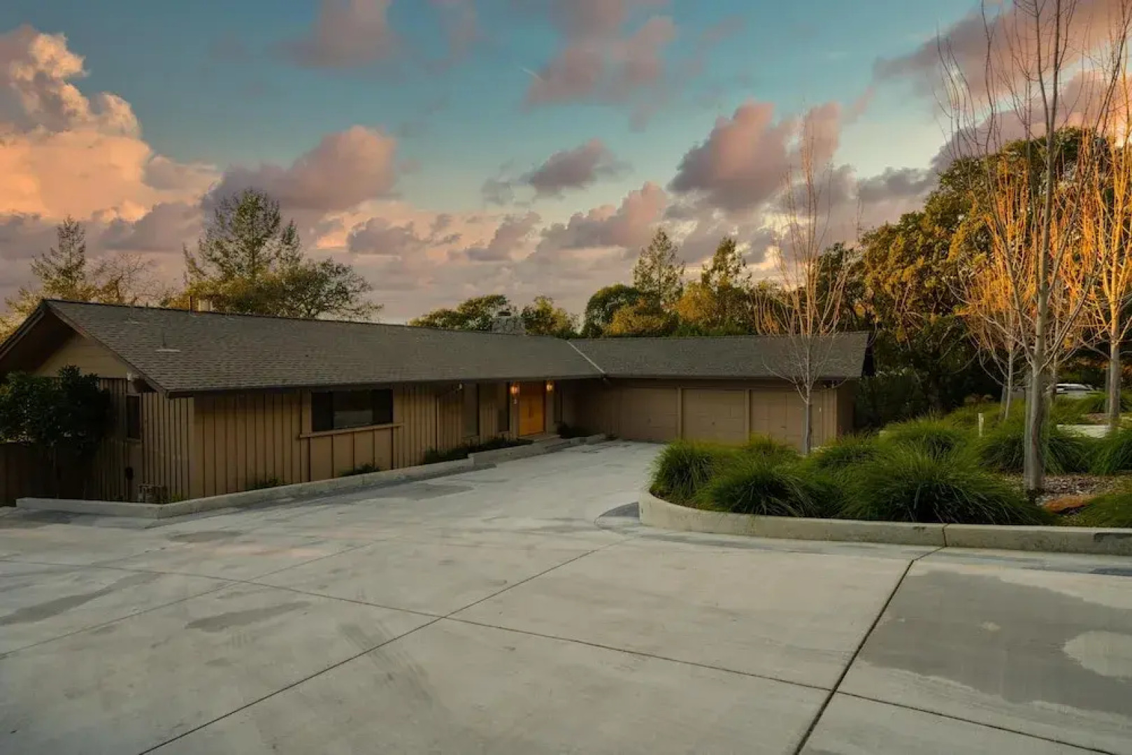 Rivendell - Spacious Home w Pool Arcade Games & Expansive Patio Santa Rosa