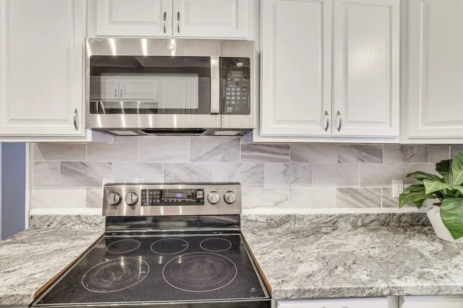 Tobyhanna Home w/ Private Hot Tub & Pool Table!