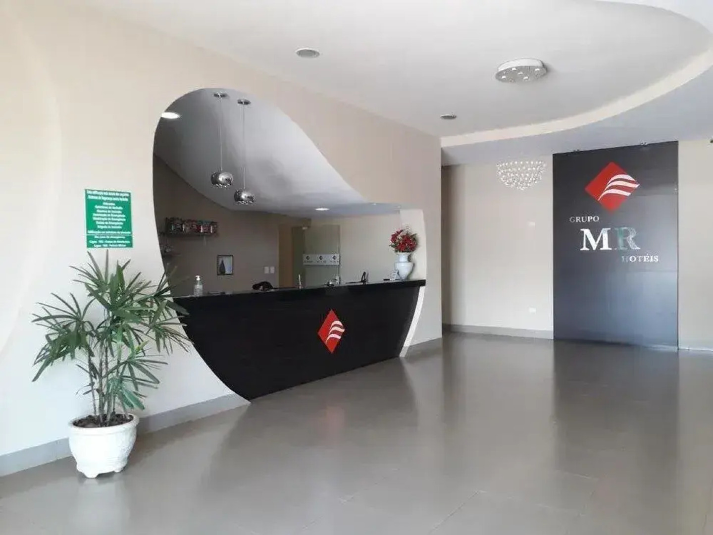 Emmis Park Hotel