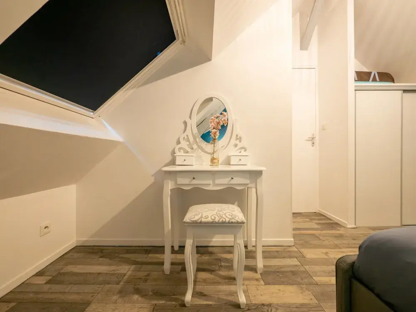 Chic Apartment Near City Center