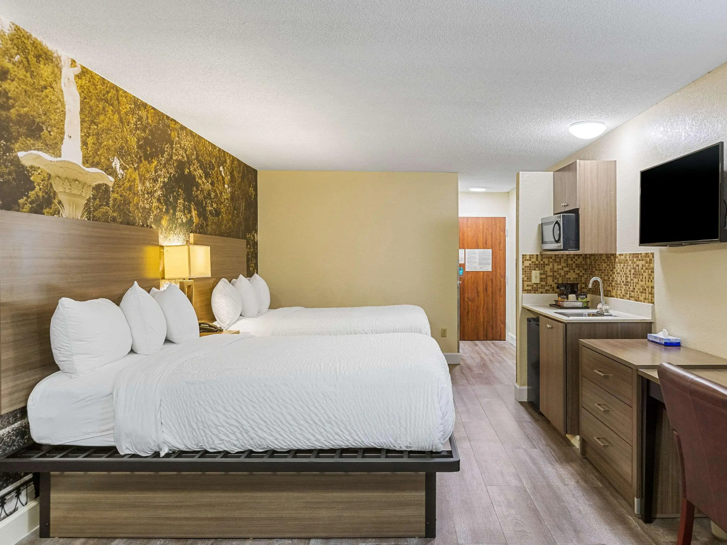 Clarion Pointe Savannah Gateway I-95