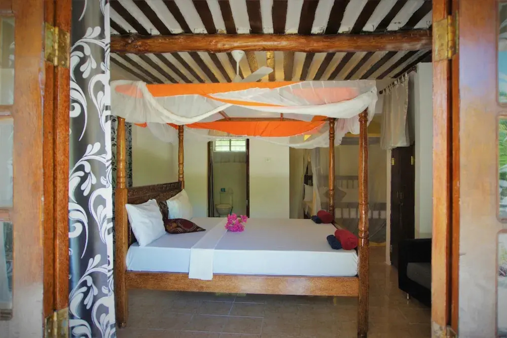 Queen of Sheba Beach Lodge