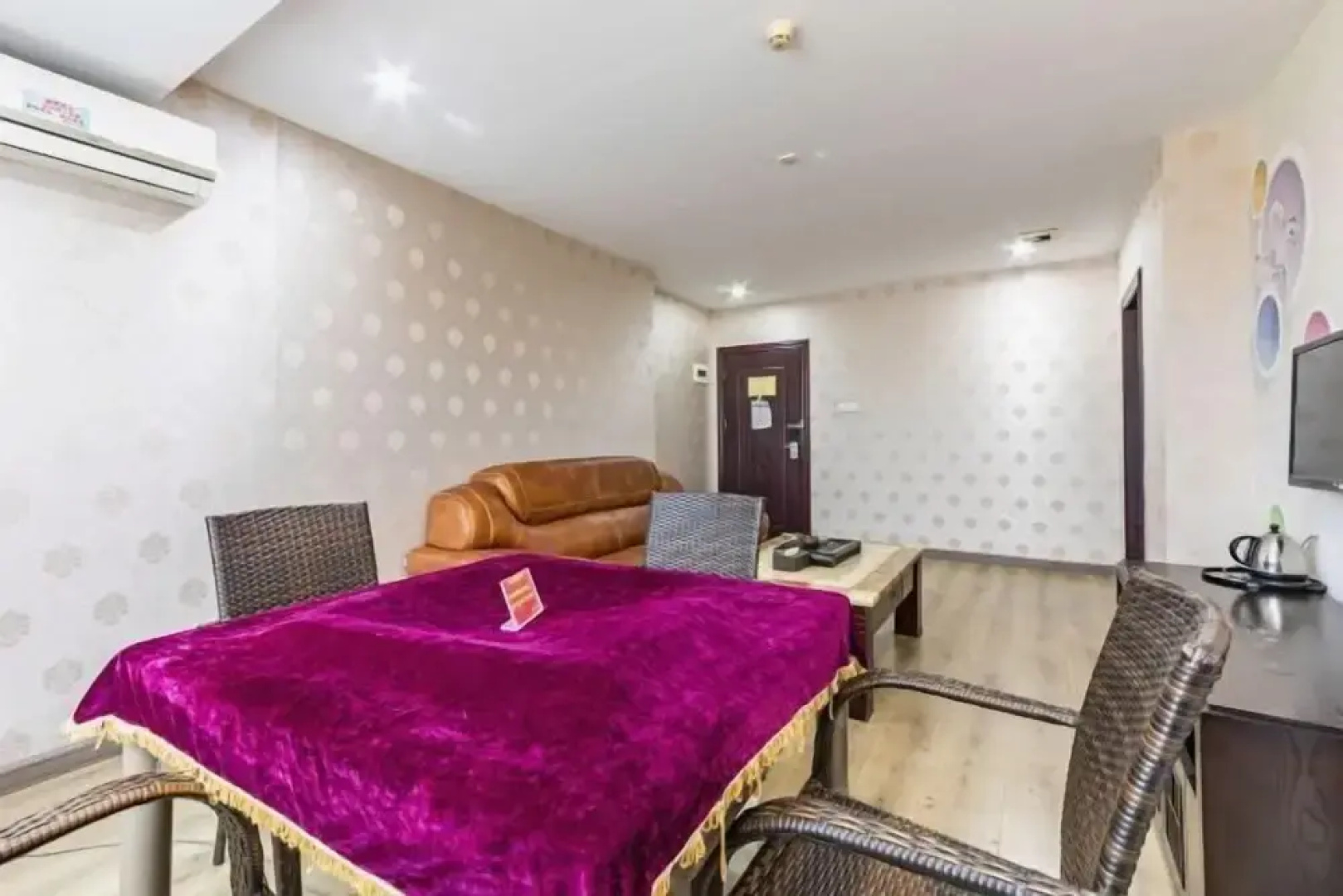 Yipin Business Hotel (Meizhou Municipal Government)