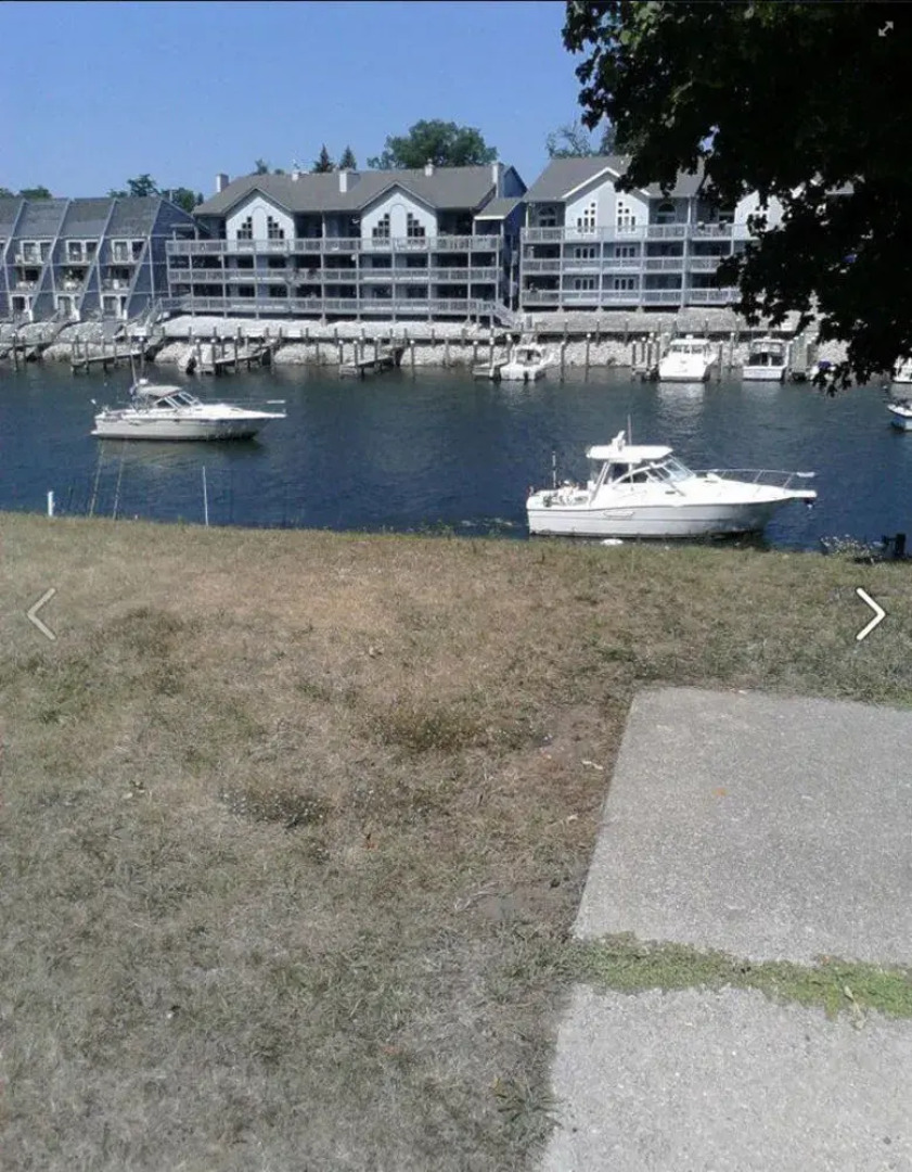 Little Riverside Motel & Marina