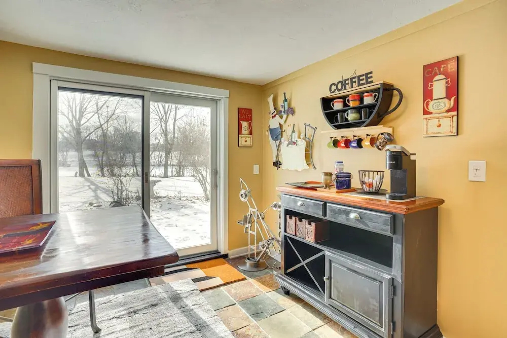 Charming Savage Home w/ Yard: 18 Mi to Minneapolis