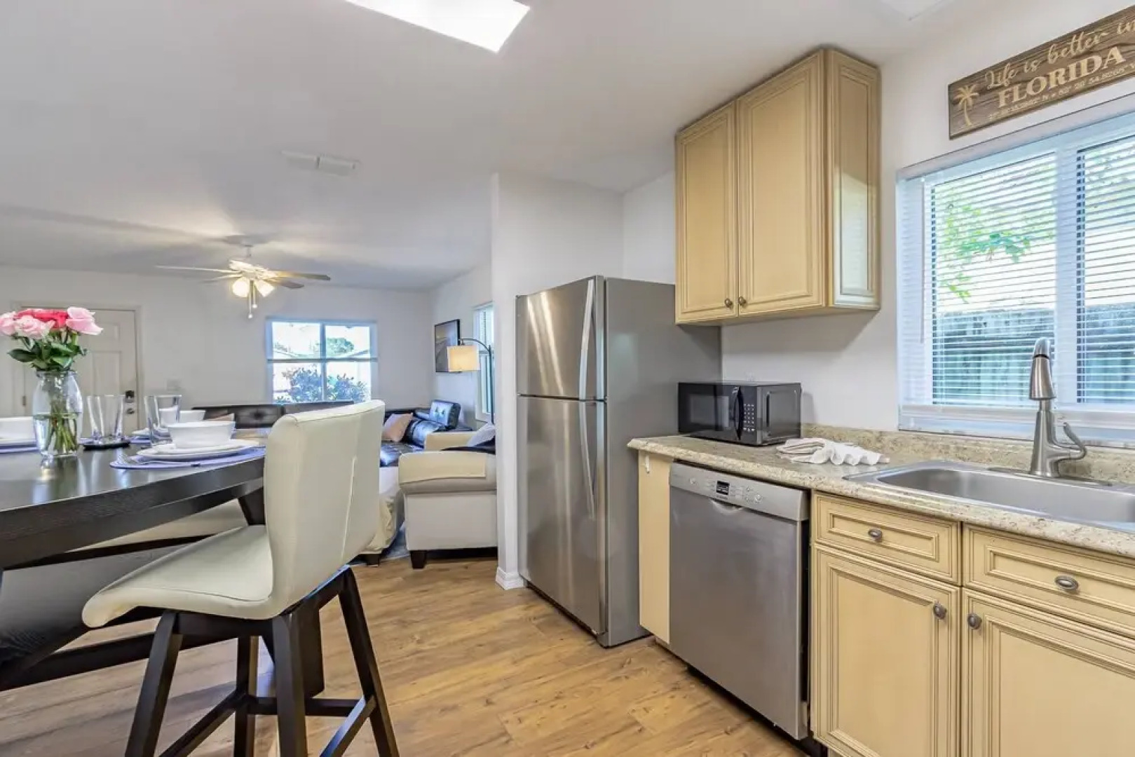 Mova Poolside Escape