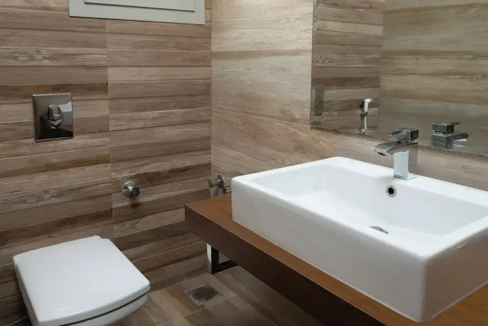 Villa With Private Pool In Beverly Hills