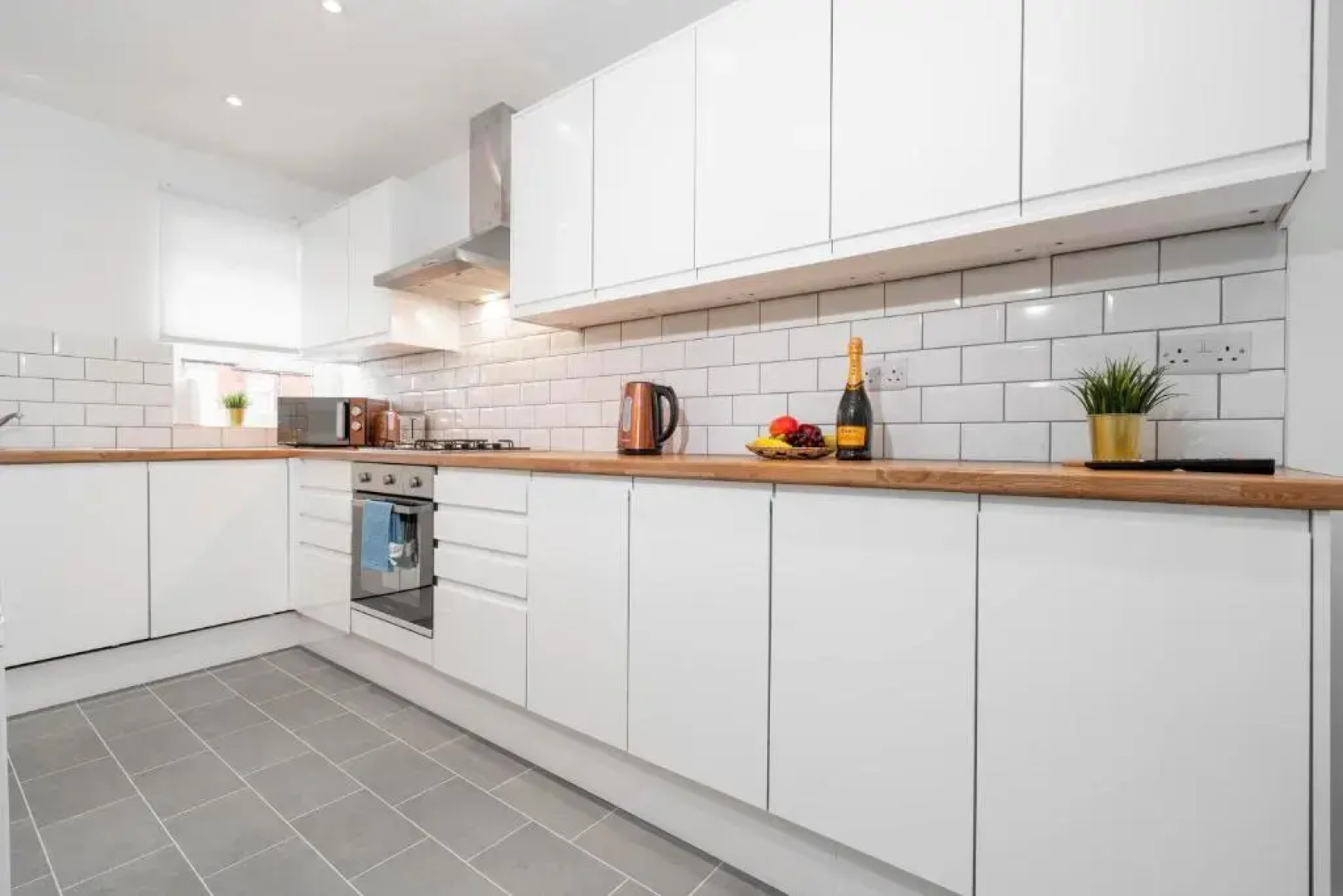 Luxury Six En-Suite Bedroom Apartment - Smart TV's - WIFI - TOP RATED