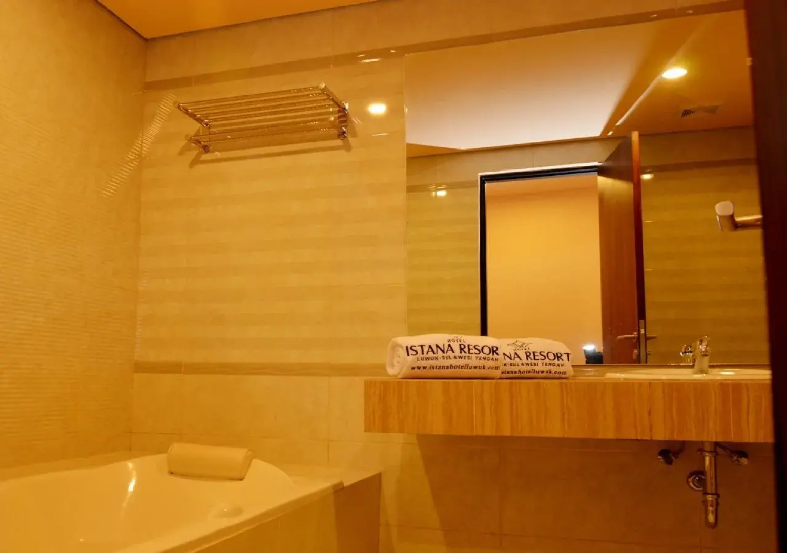 Istana Hotel & Resort