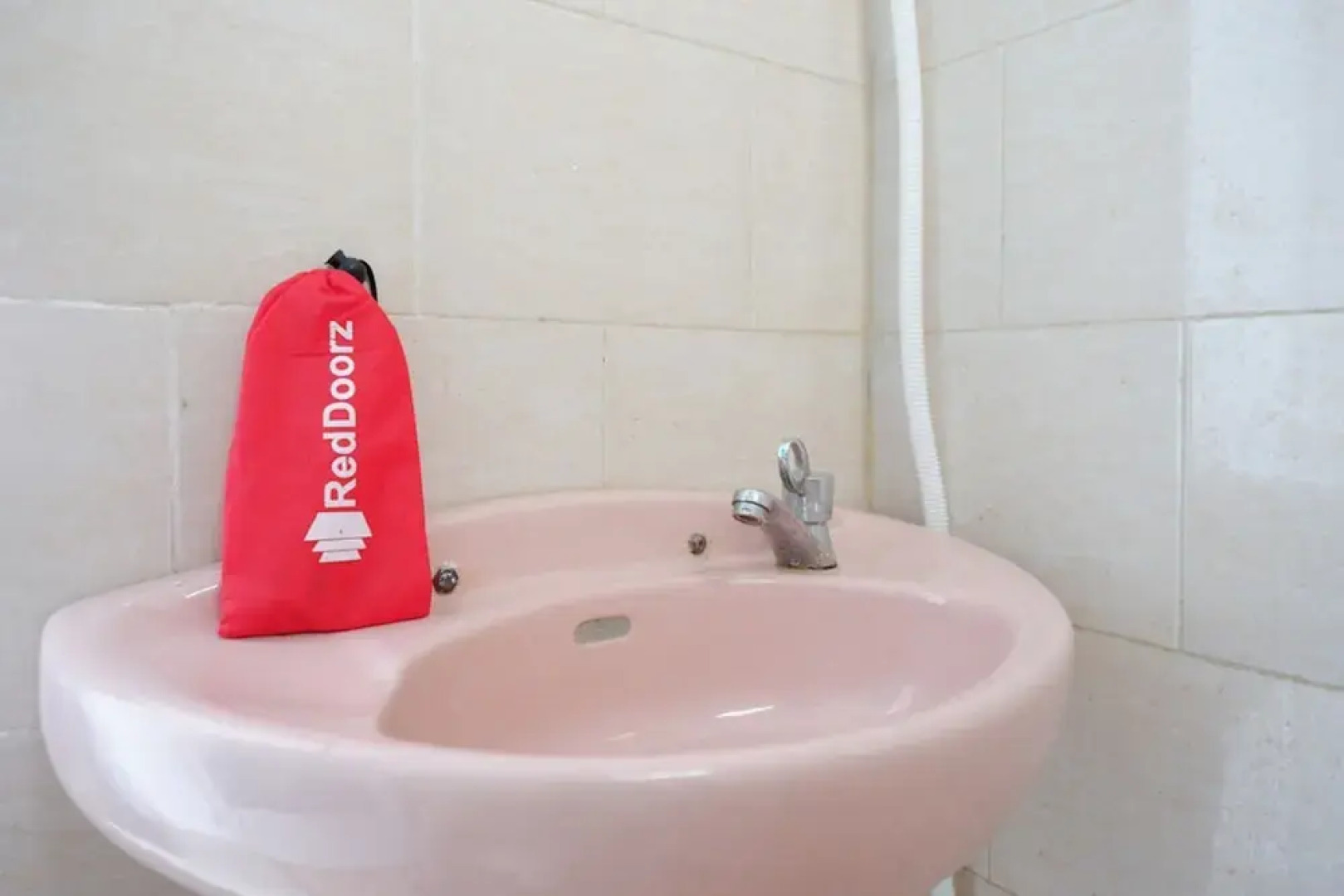 Hotel Viranza by RedDoorz