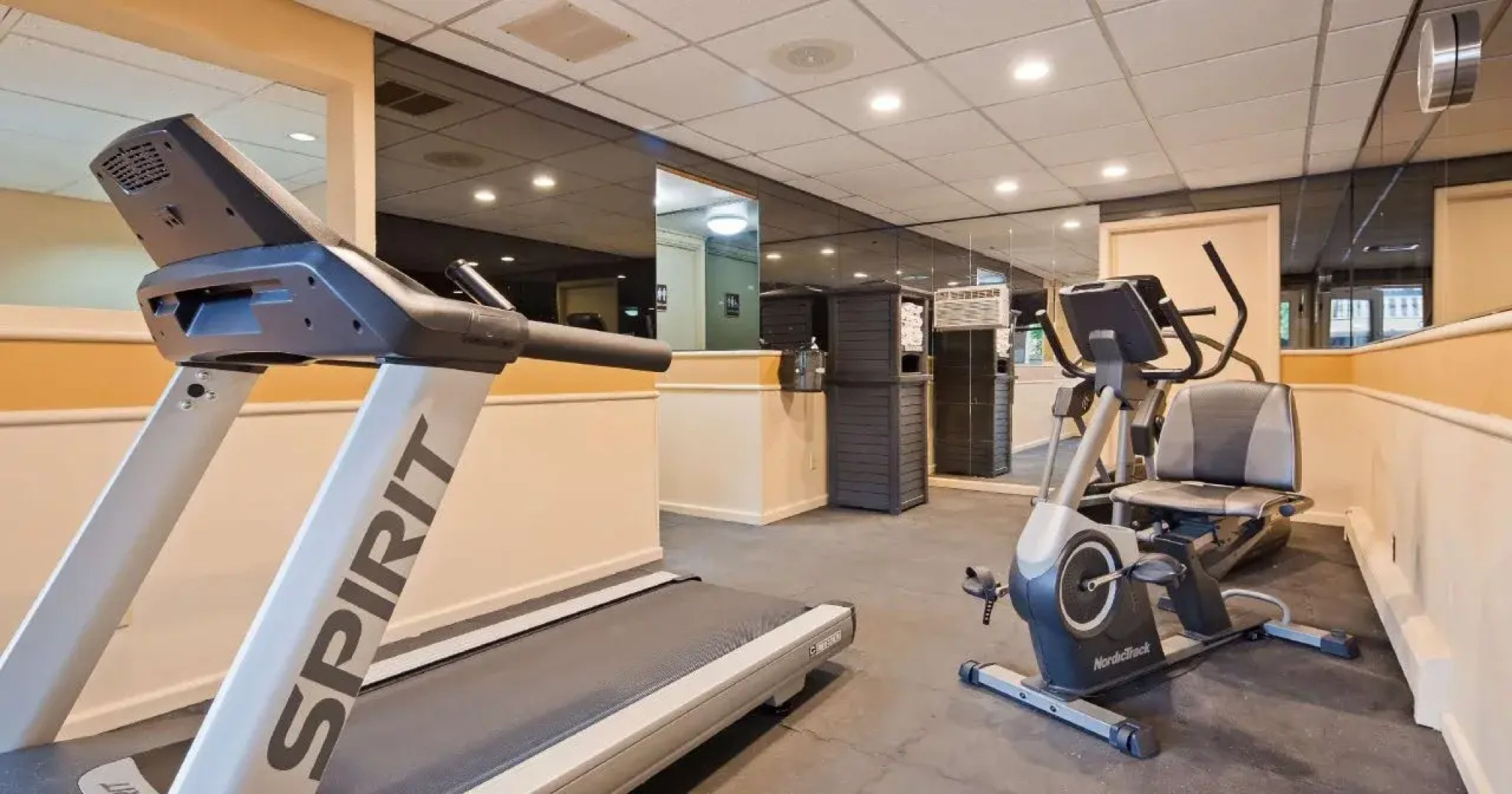 AmericInn by Wyndham Appleton Downtown