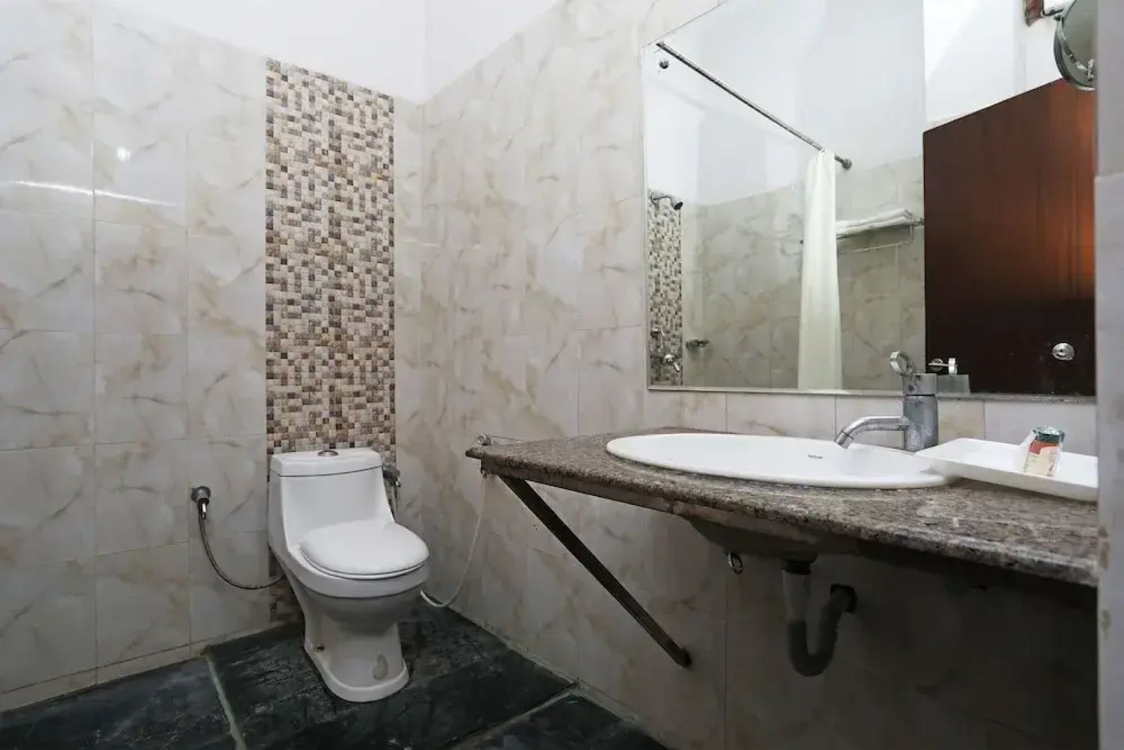 OYO 2855 Hotel Sanskriti Greens