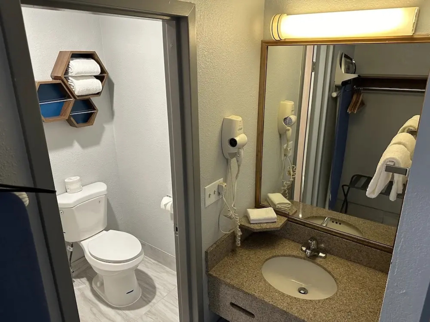 HomeTowne Studios by Red Roof Auburn Hills