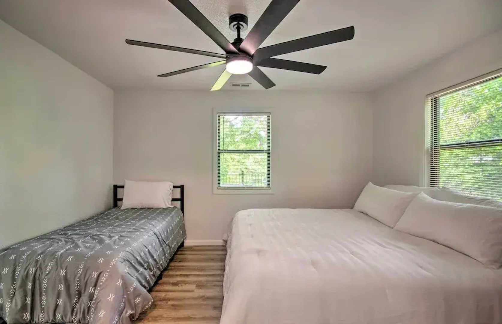 Waterfront Escape: Ozarks Home + Guest House!