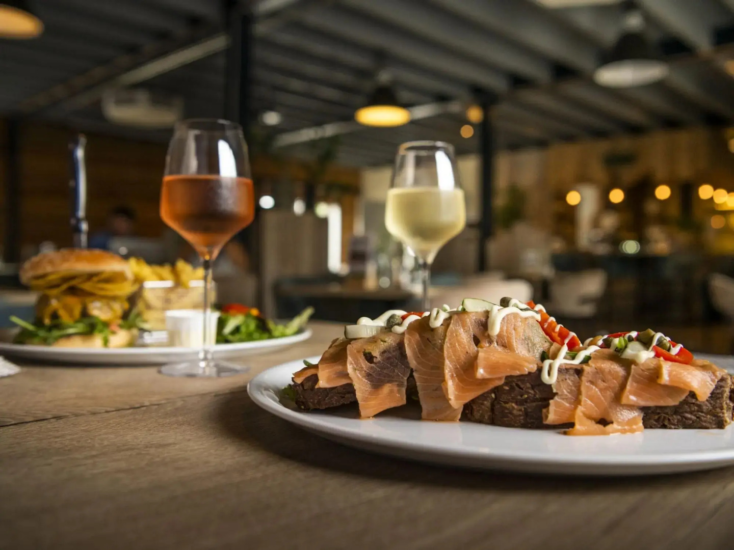 Well-kept chalet with air conditioning, on a holiday park, 1 km. from the beach