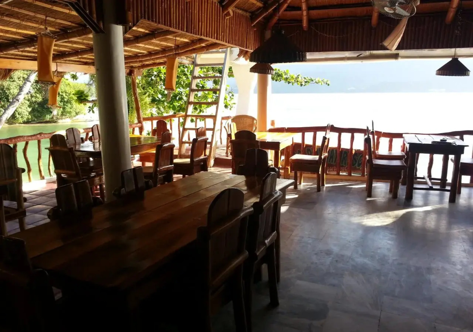 Dolphinbay Beachfront & Dive Resort
