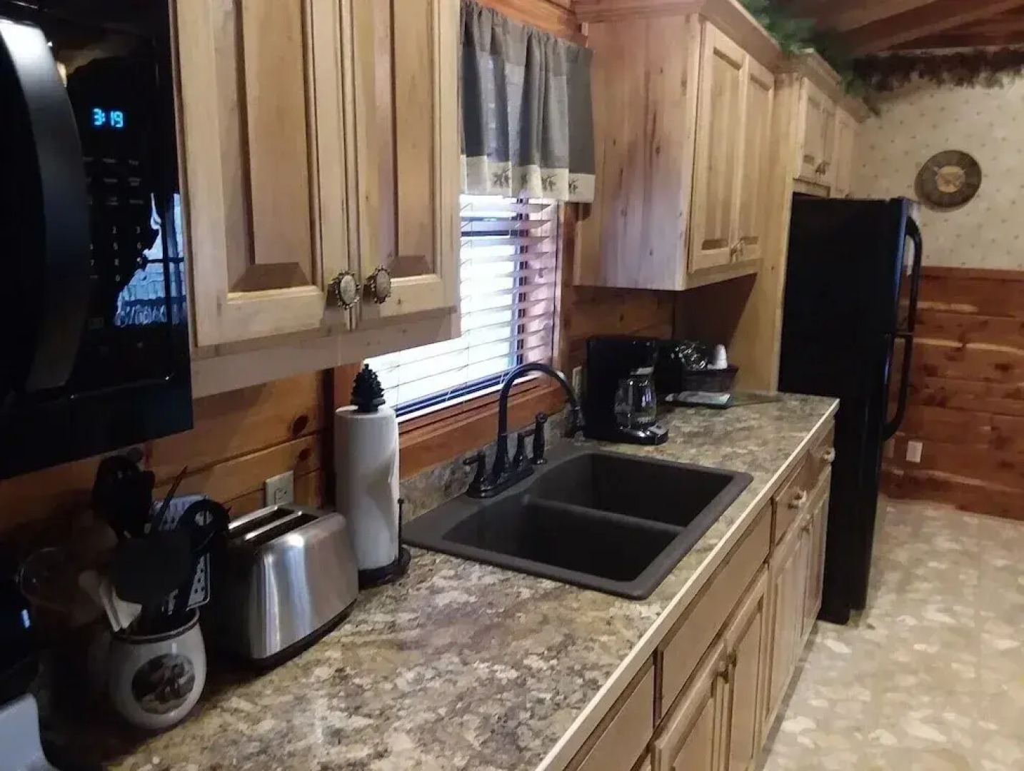 Lake Shore Cabins on Beaver Lake