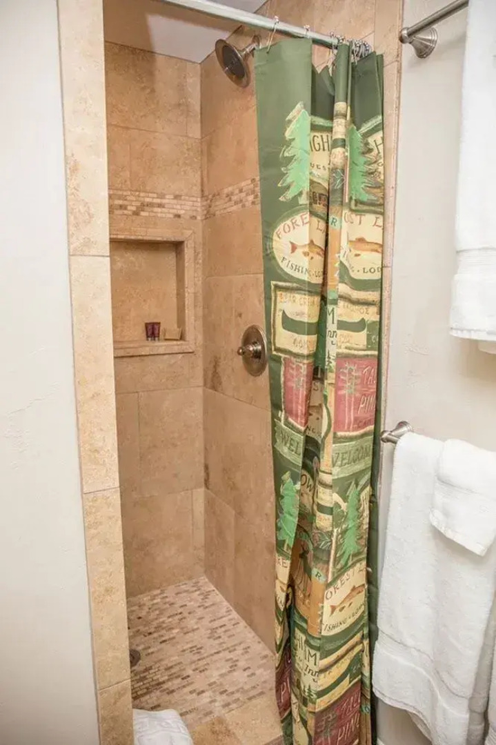 Woodlands Inn Of Sapphire Bed & Breakfast