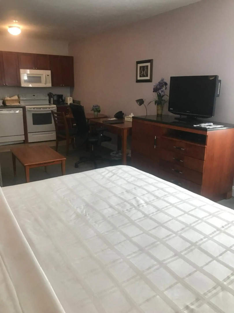 Crescent Suites Hotel