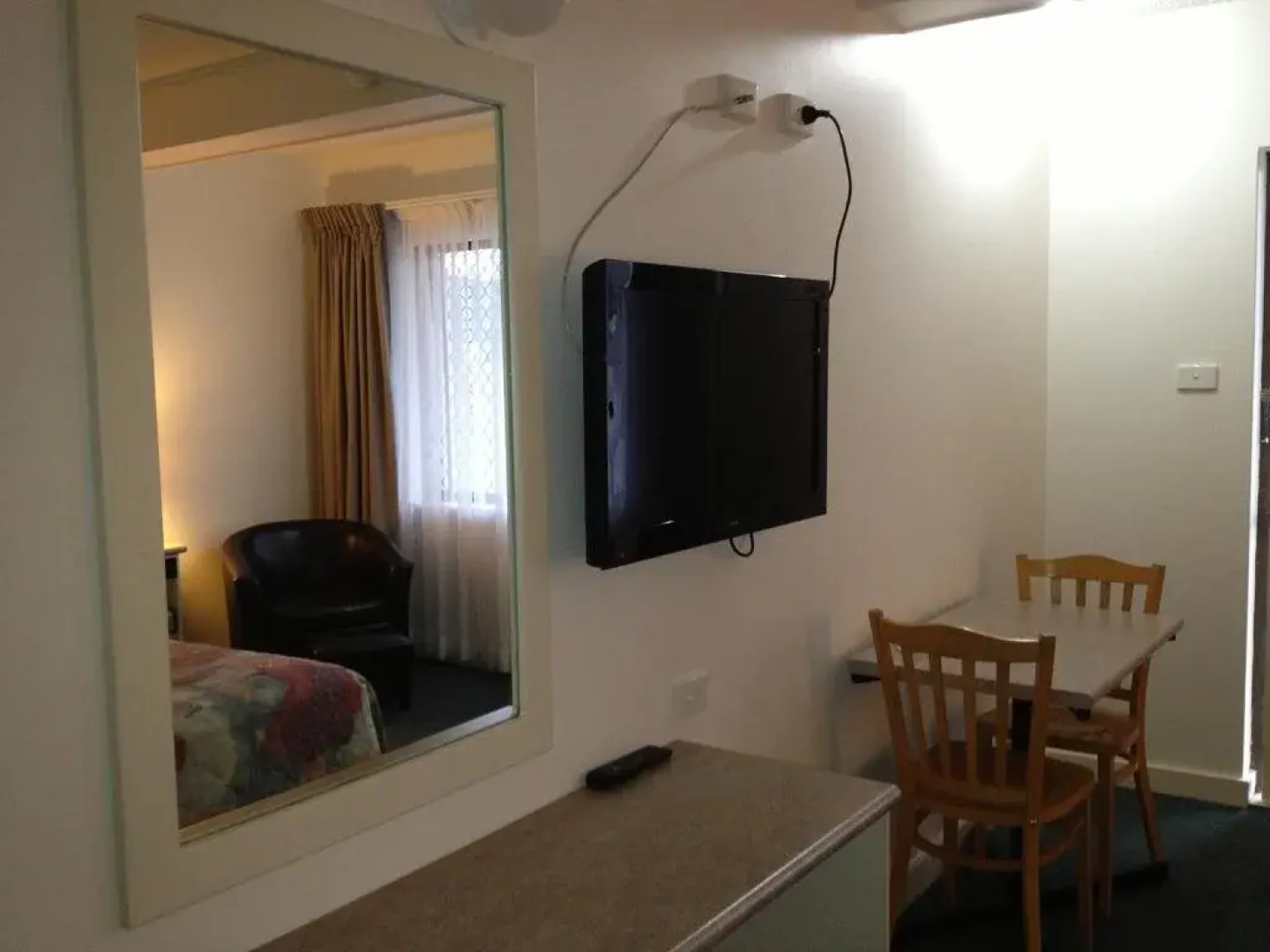 Comfy 2-bedroom Apartment With a Clyde River View