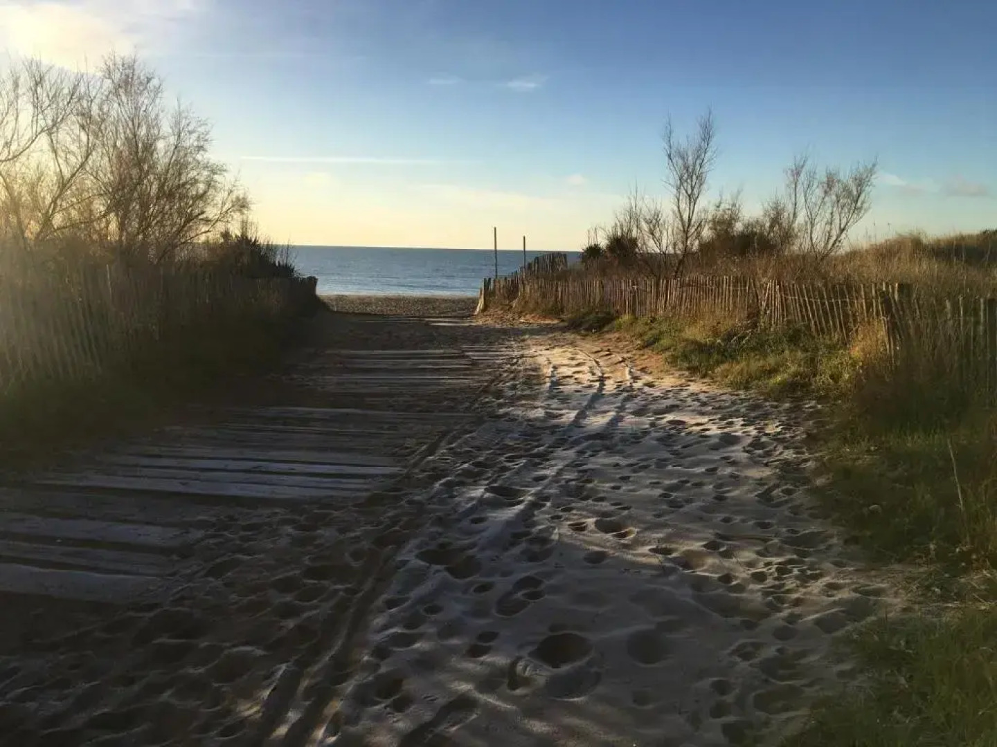 Belle villa 2 chambres dans résidence sécurisée avec piscine commune 800m de la mer Un vrai Havre de Paix LRCS116