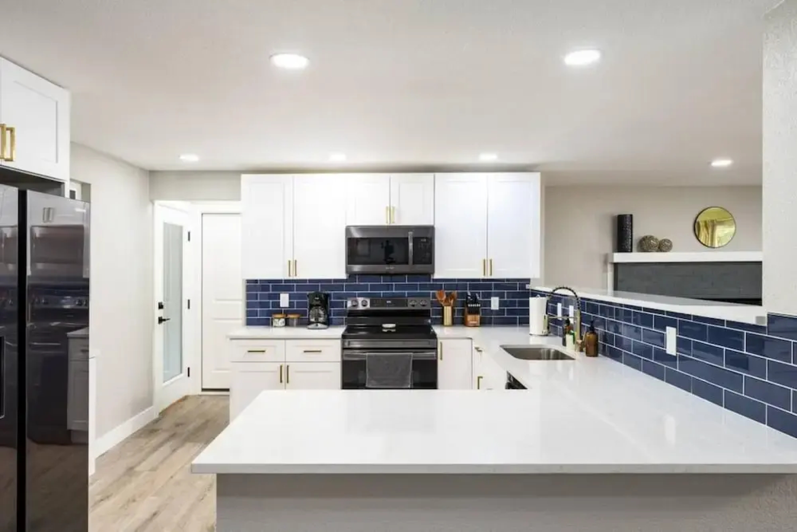 Gorgeous- 4 King Beds Near Den w Large Game Room