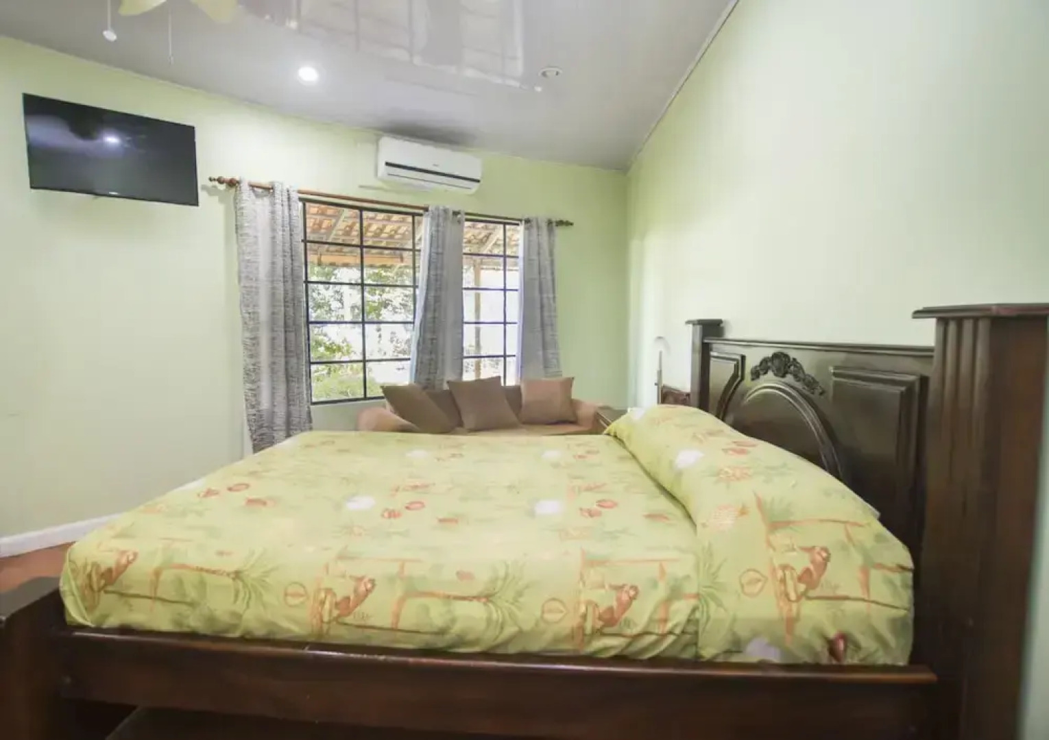 Oceanfront Hotel Verde Mar direct access to the beach