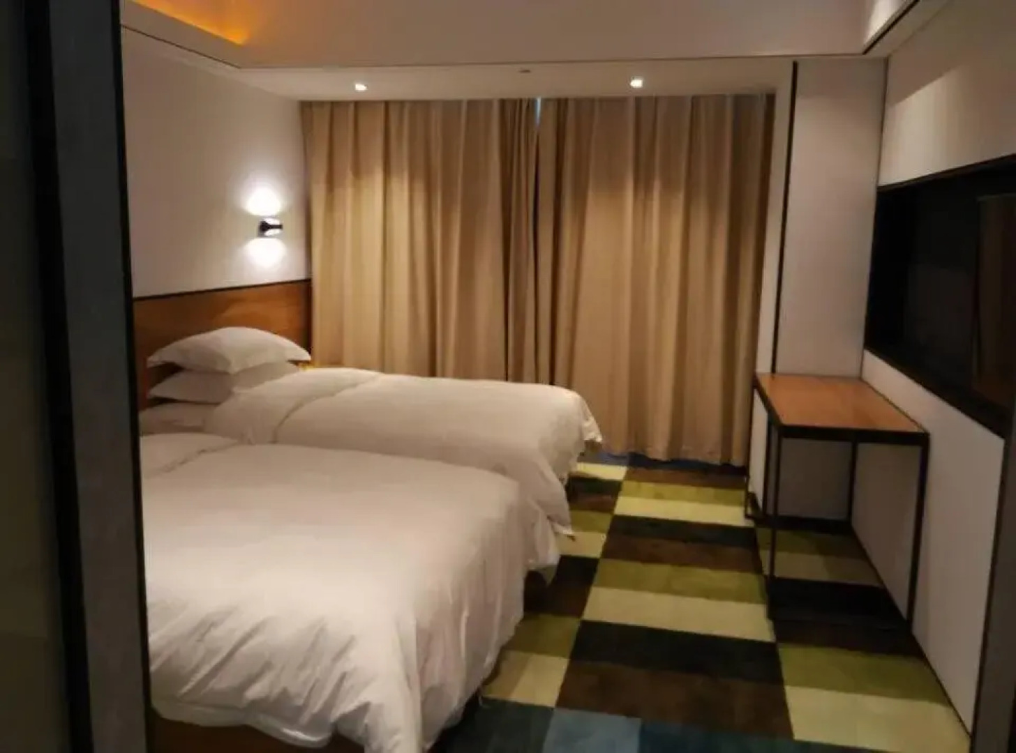 觅你酒店(娄底紫金湾店)