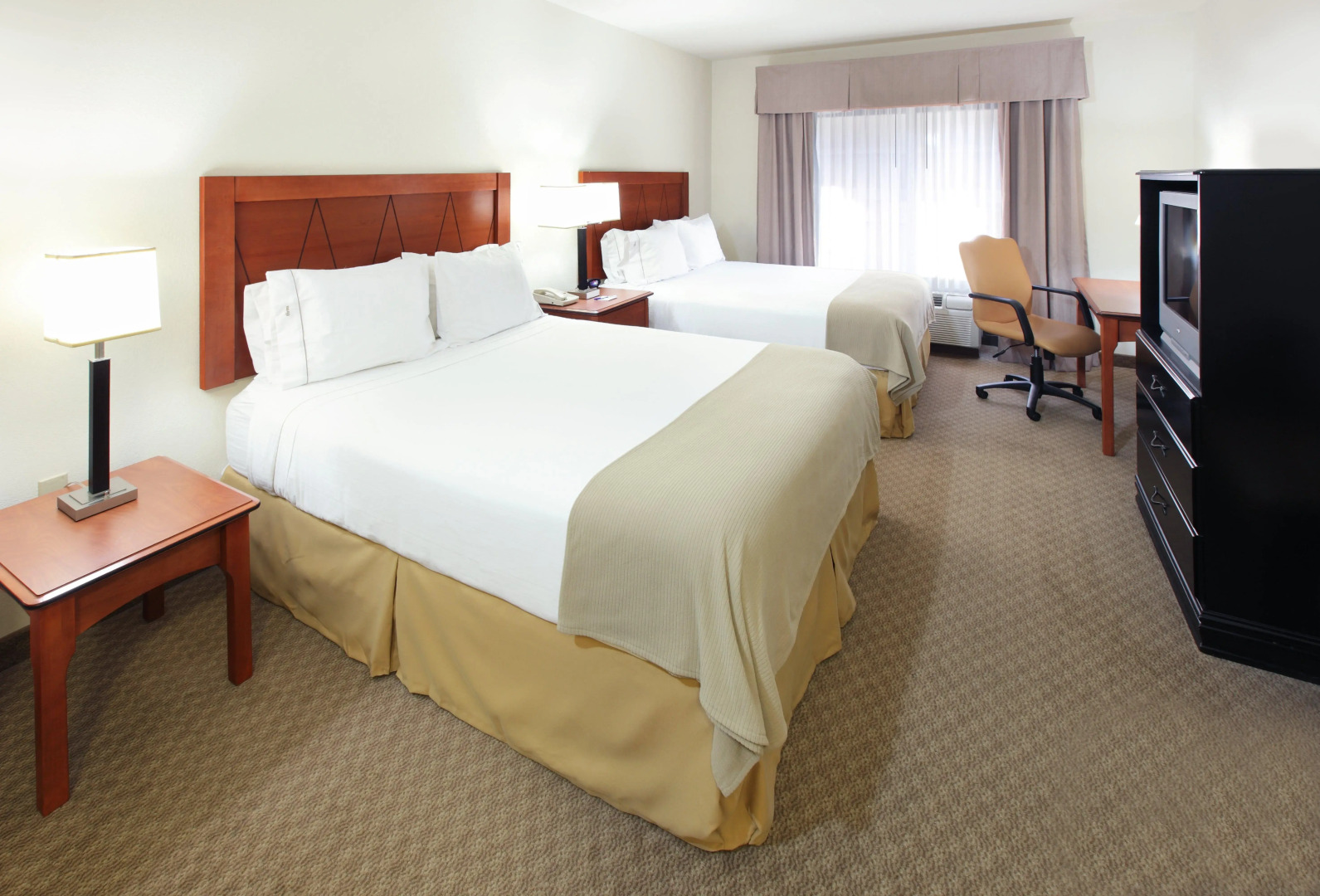 Holiday Inn Express Hotel & Suites Pine Bluff / Pines Mall by IHG