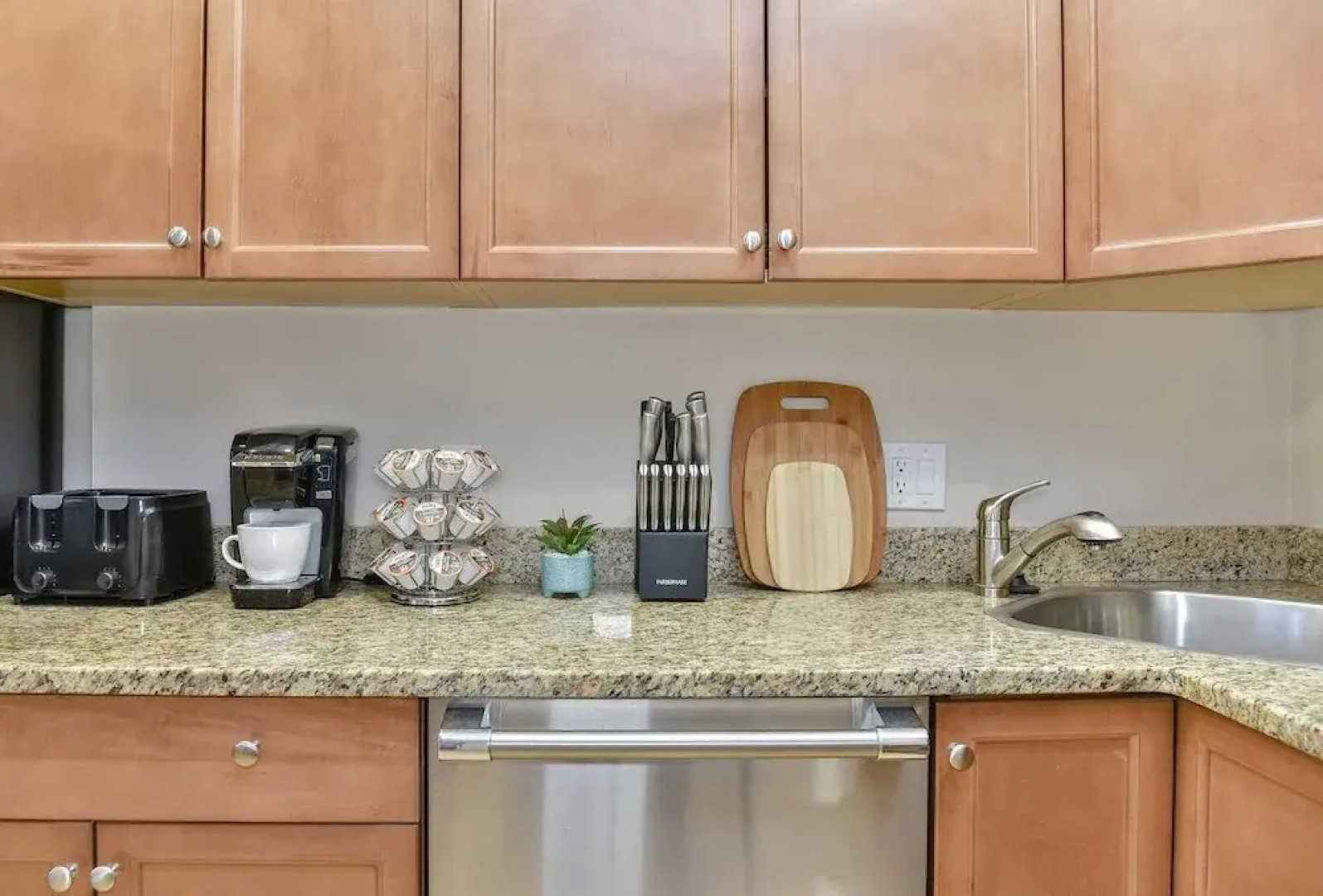 Spacious 1 BR Apt in Beacon Hill by Domio