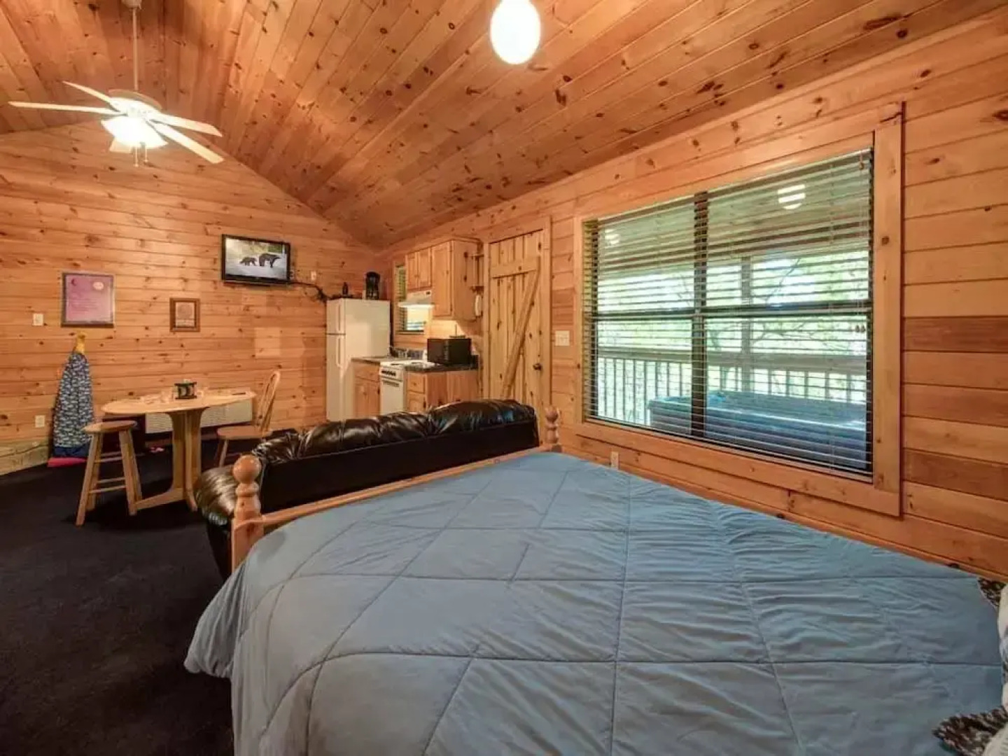 Star Struck 1 Bedroom Home with Hot Tub