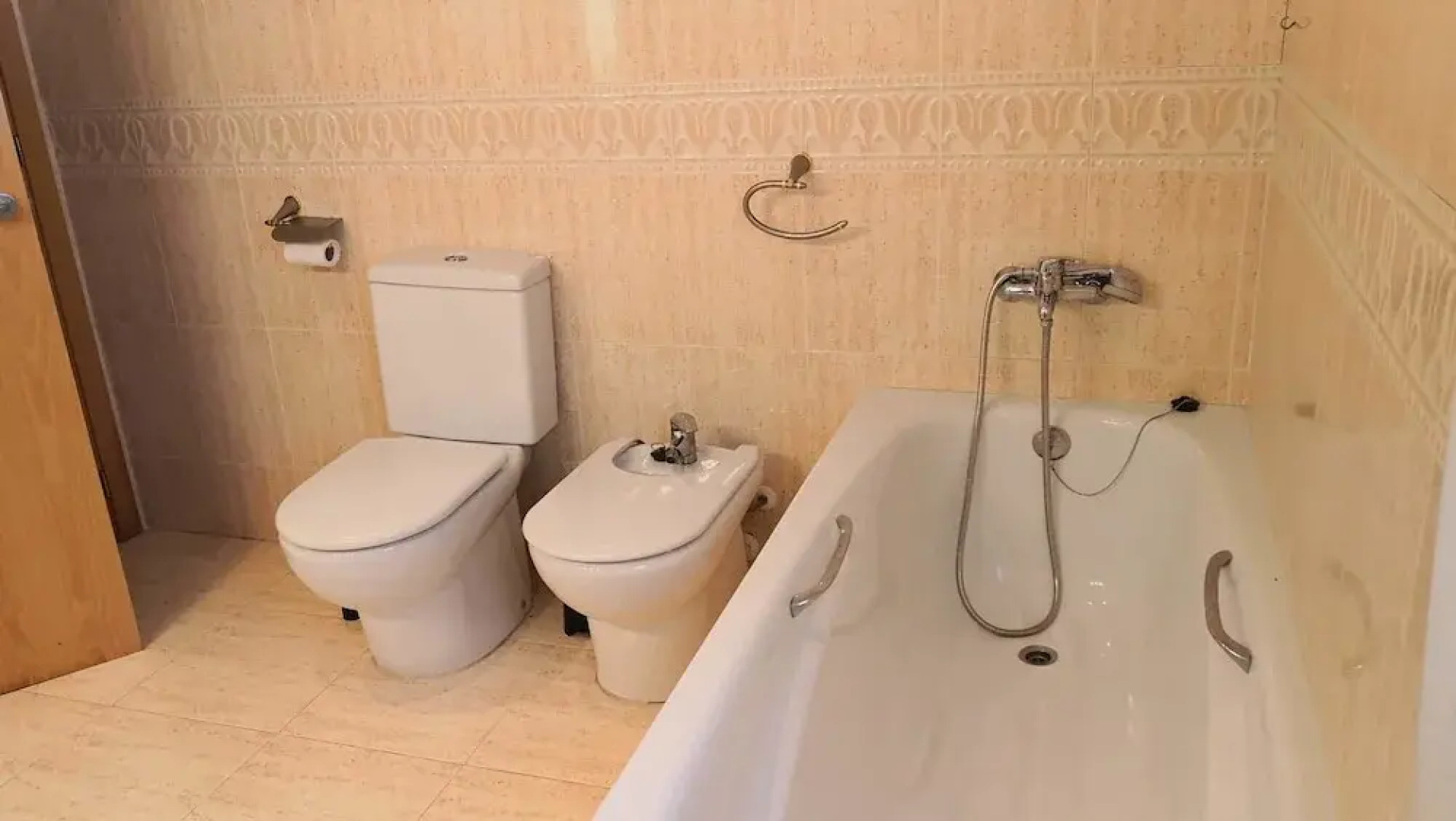 Villa familiar buhardilla piscina y BBQ