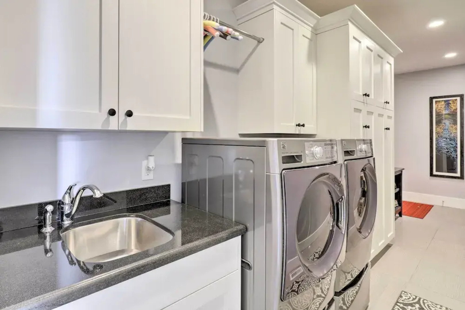 Luxe Sandy Home w/ Hot Tub: 9 Mi to Skiing!