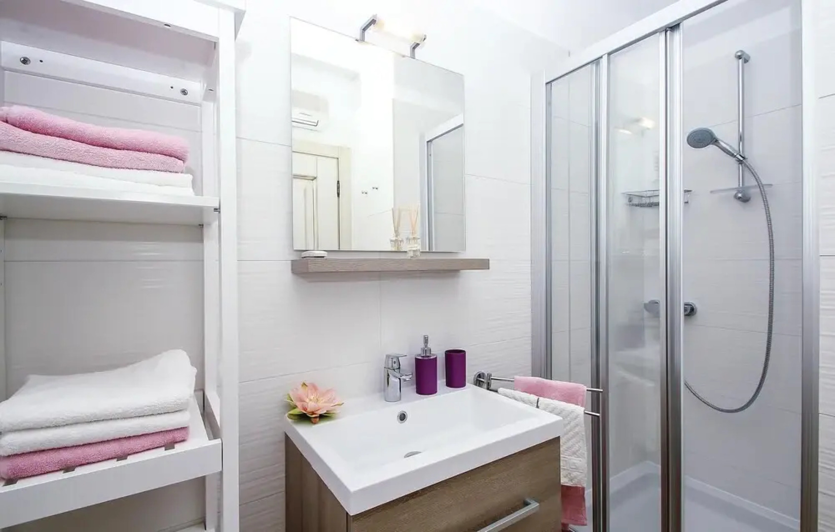 Nice Home in Malinska With Wifi and 5 Bedrooms