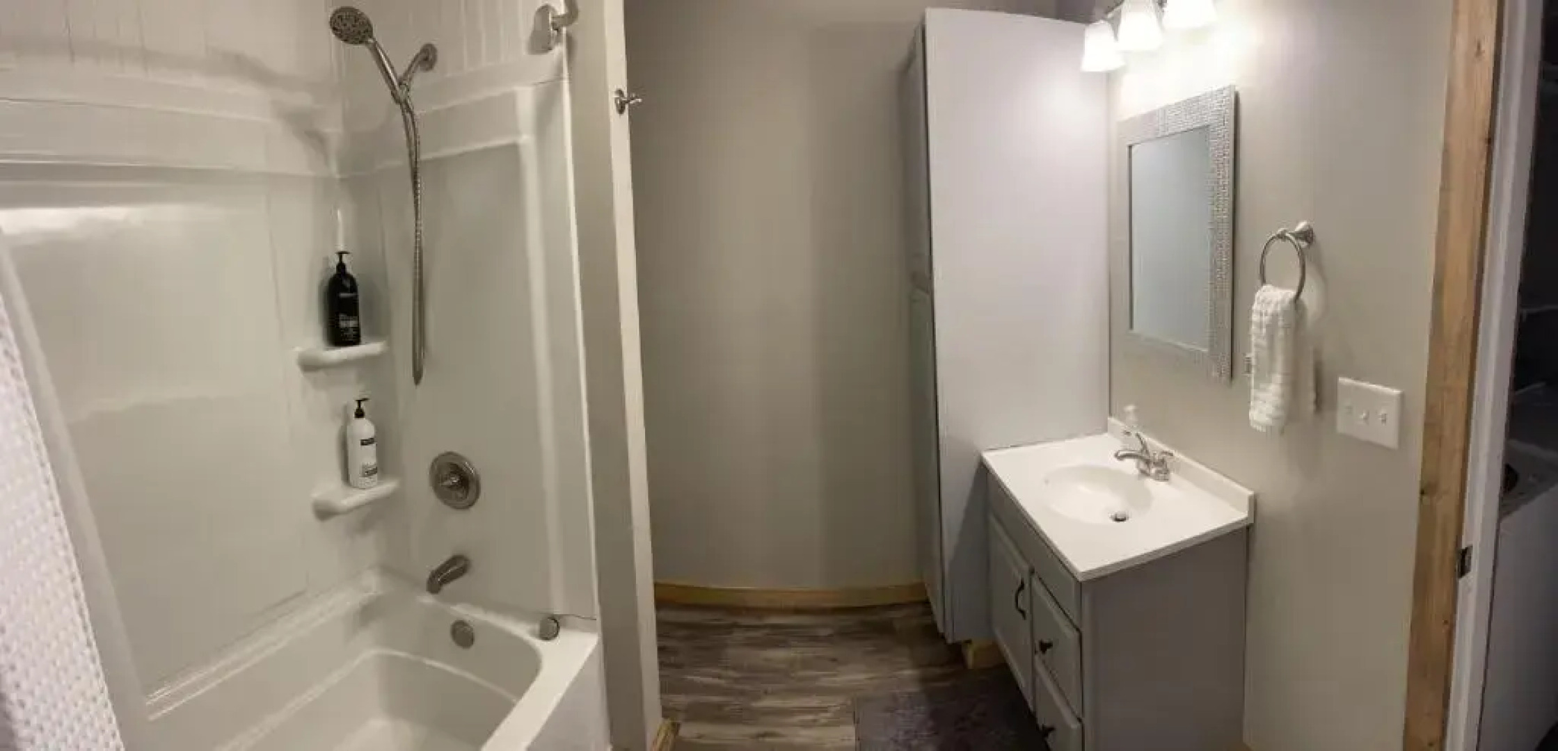 Modern Farmhouse 3 Bed, 2 Bath Apartment, Sleeps 7, Lots of Space, Steps to Downtown, Honeywell & Eagles Theater