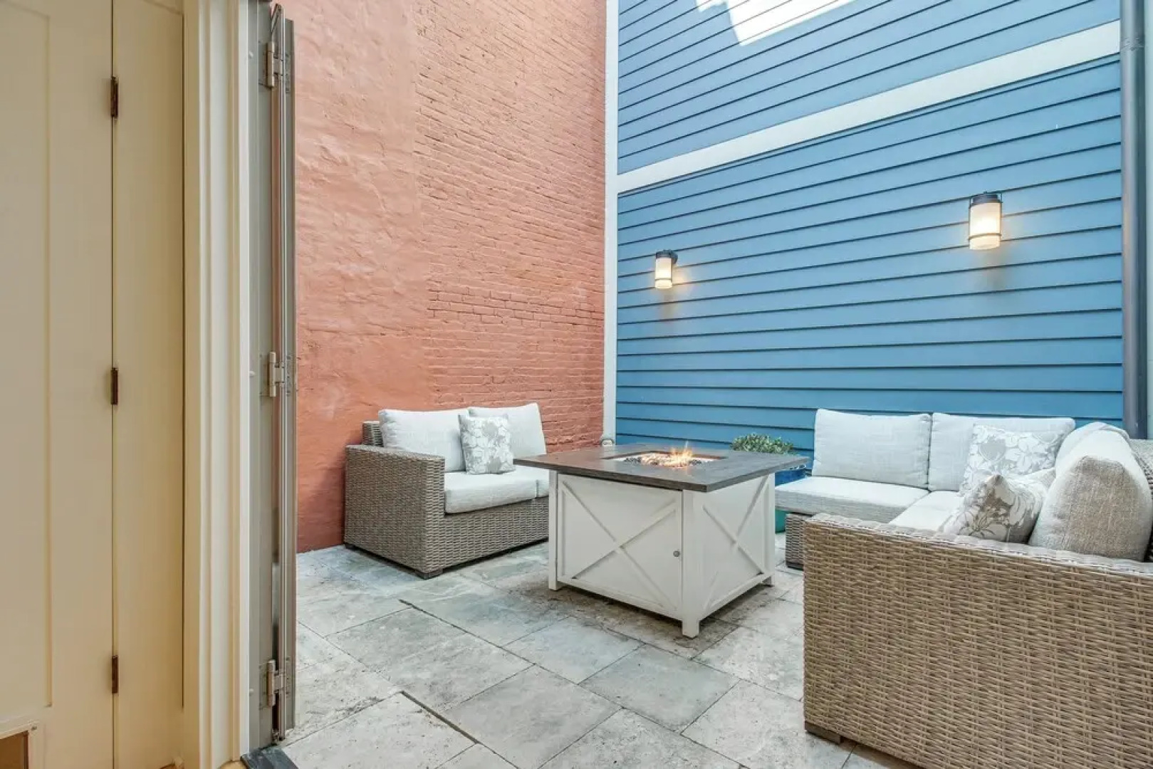 Vibrant Downtown Cincinnati Townhome w/ Sauna!