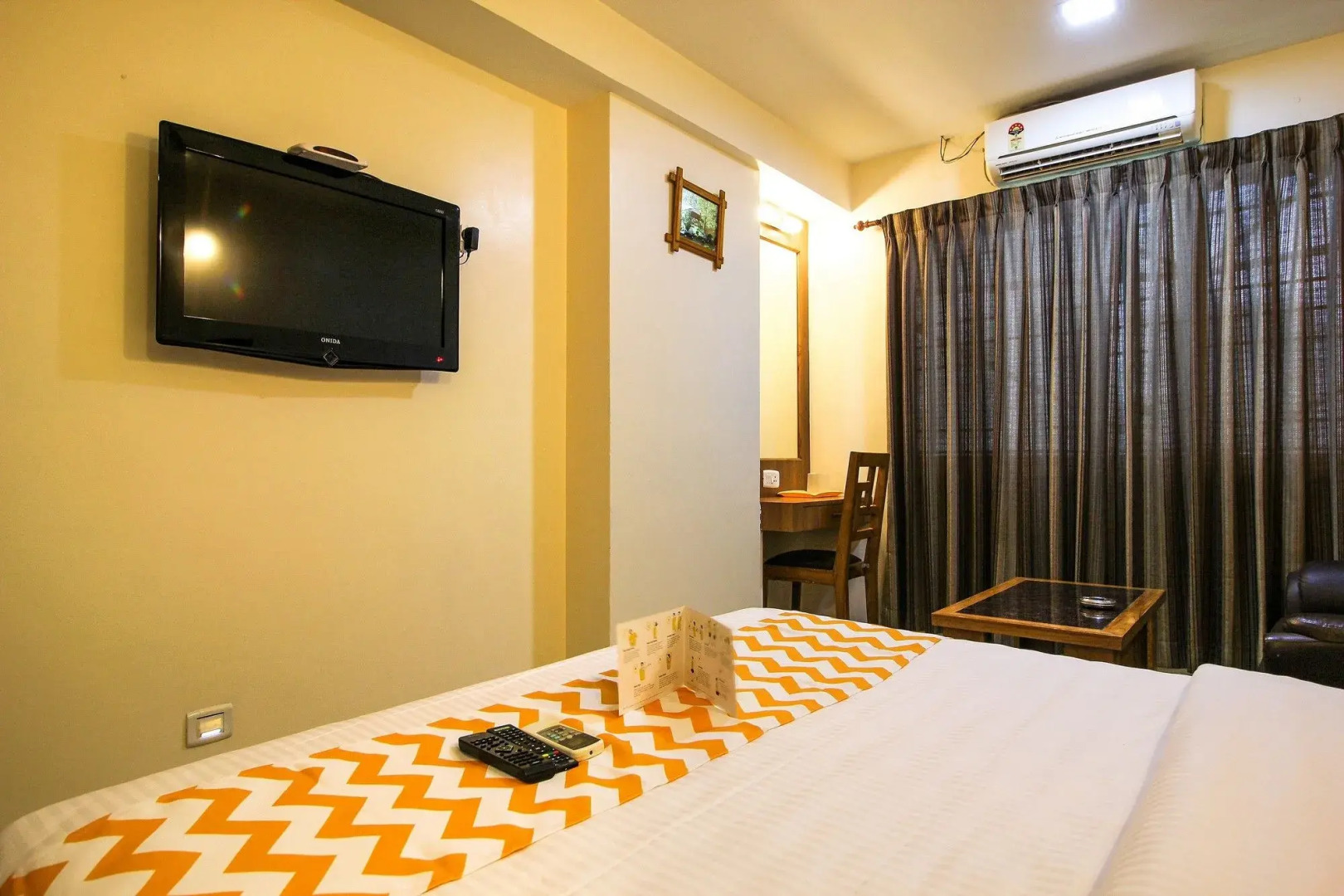 Fabhotel Jansi Deluxe Gandhipuram