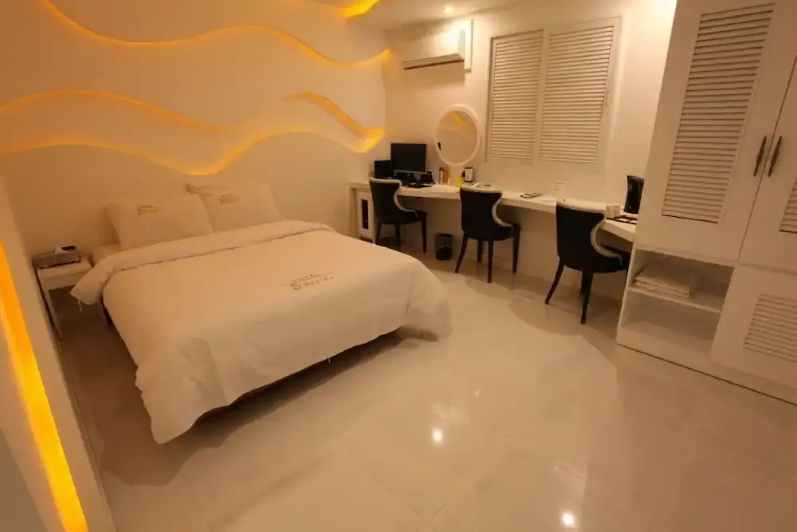 S Petite Hotel