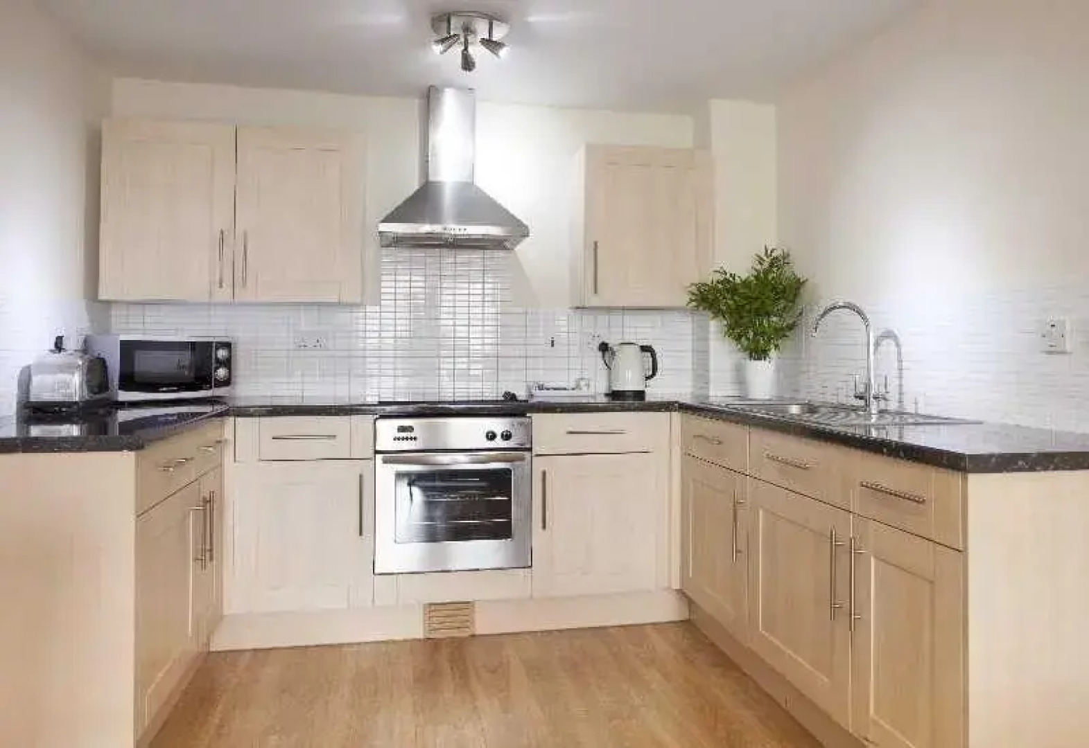 Cheltenham Plaza - Bliss Apartments