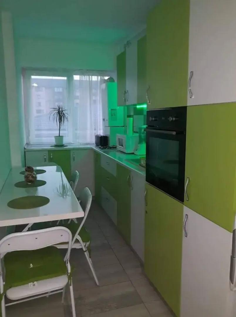 Stunning Green Studio 43