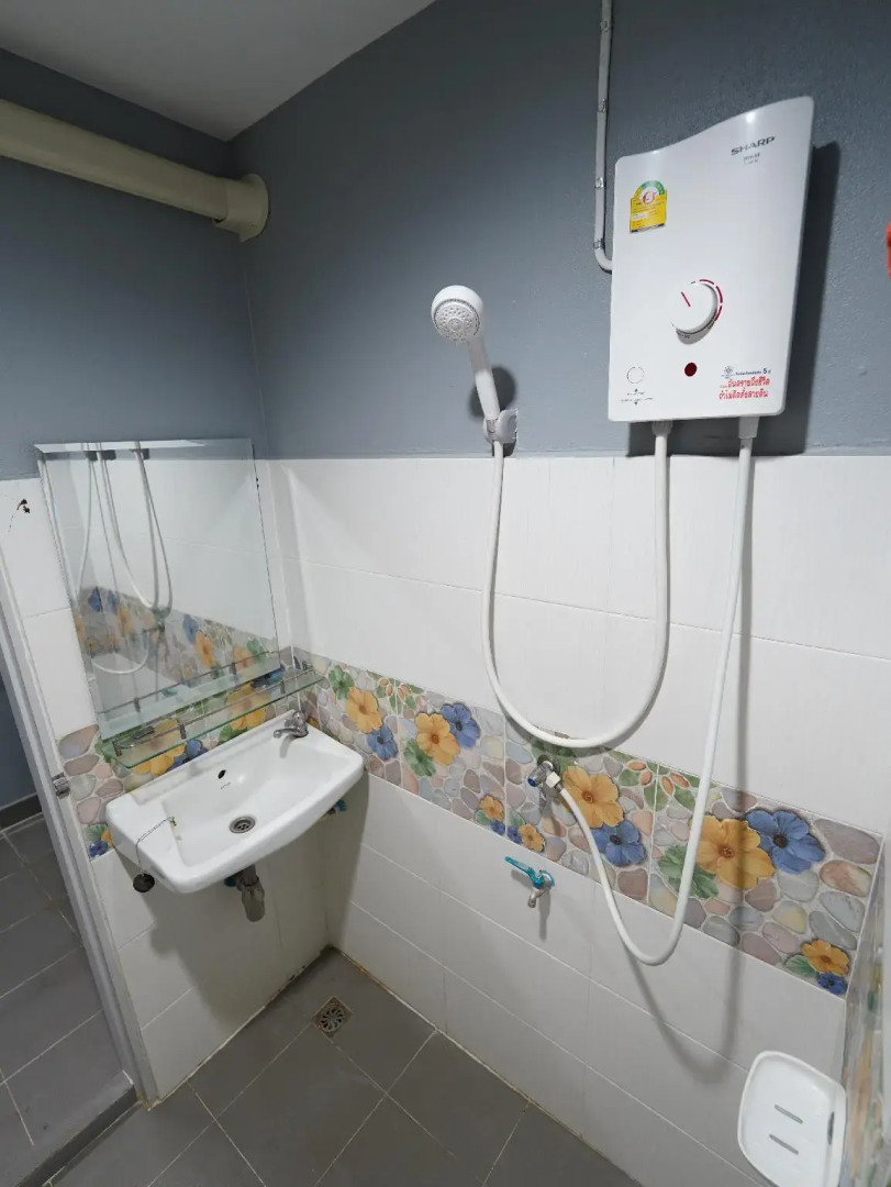 RoomQuest Rojana Industrial Estate Prachinburi