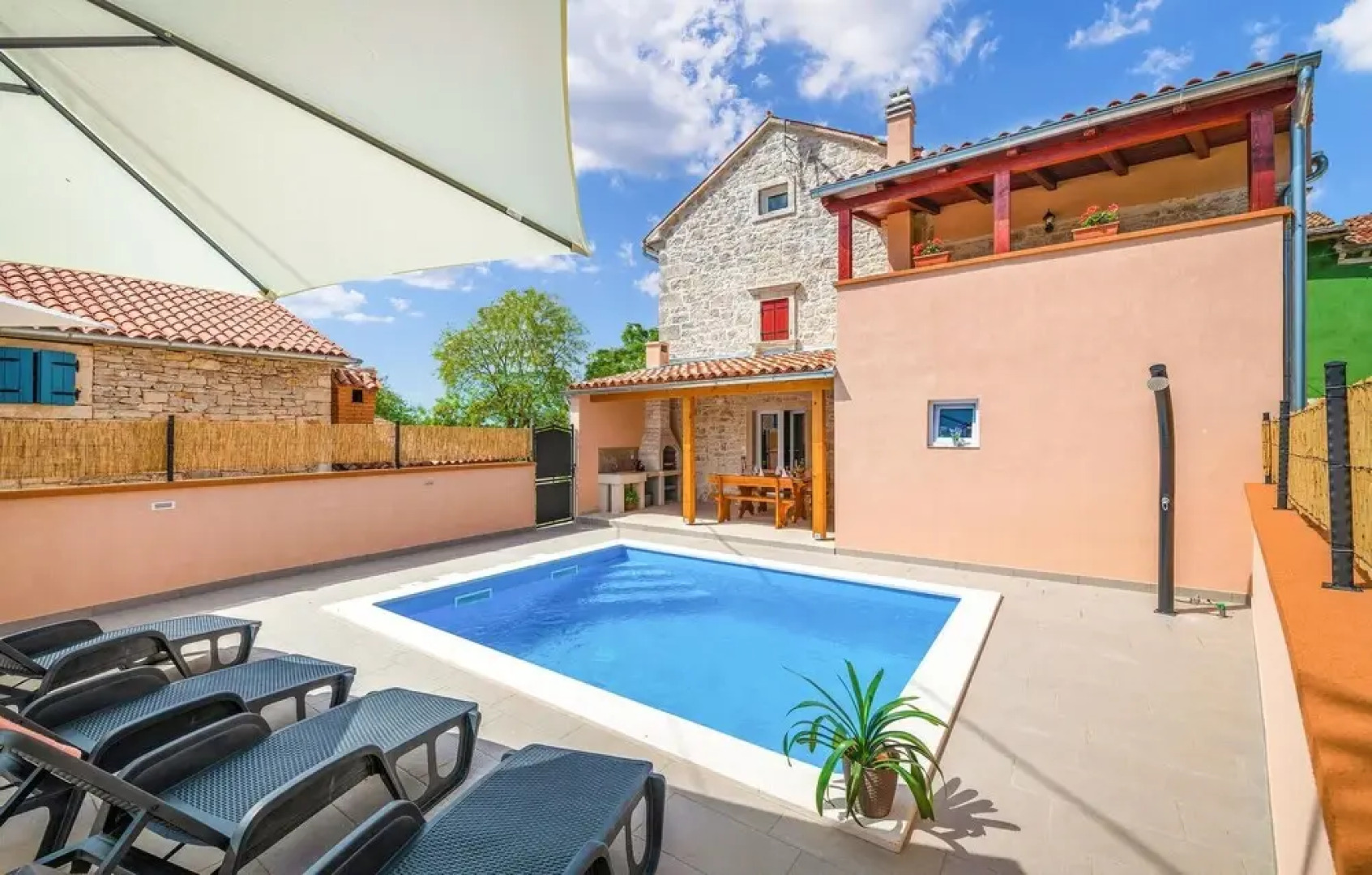 Awesome Home in Orbanici With 4 Bedrooms, Wifi and Outdoor Swimming Pool