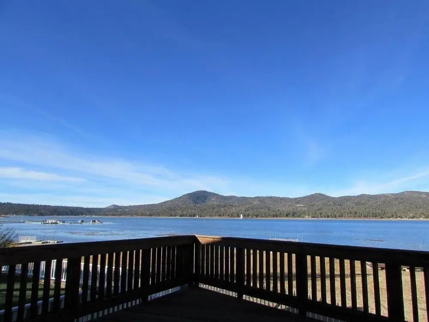 032 - Lakefront Village Escape