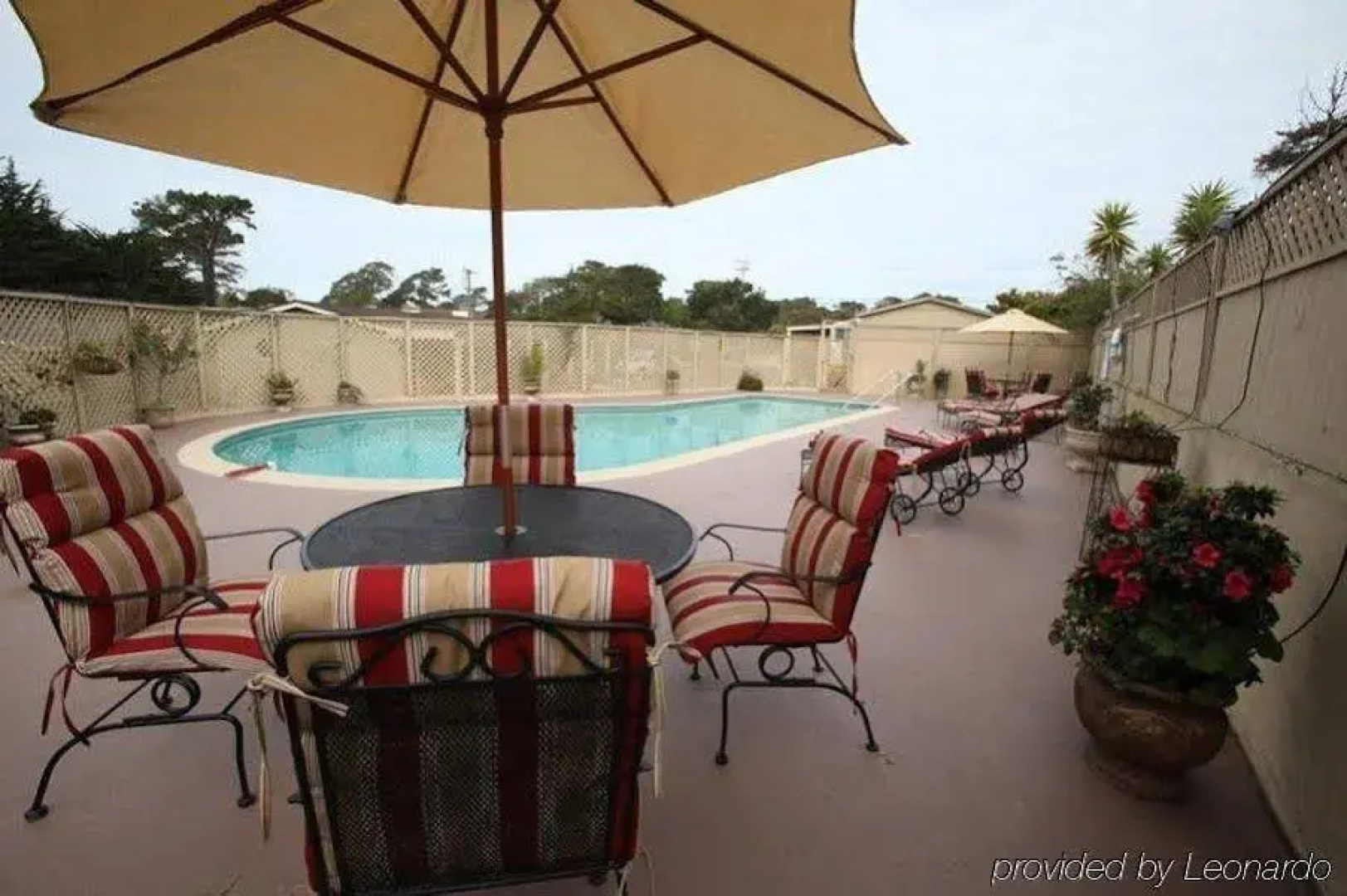 Sea Breeze Lodge