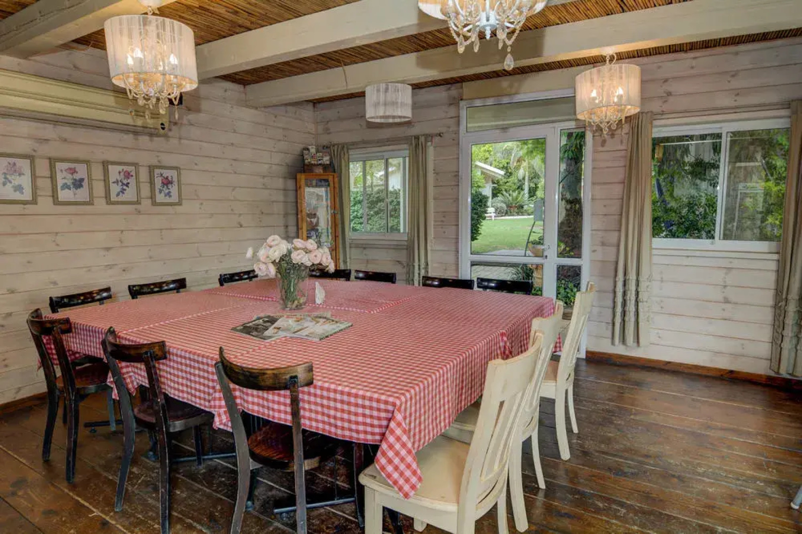 The White Cabins - Home