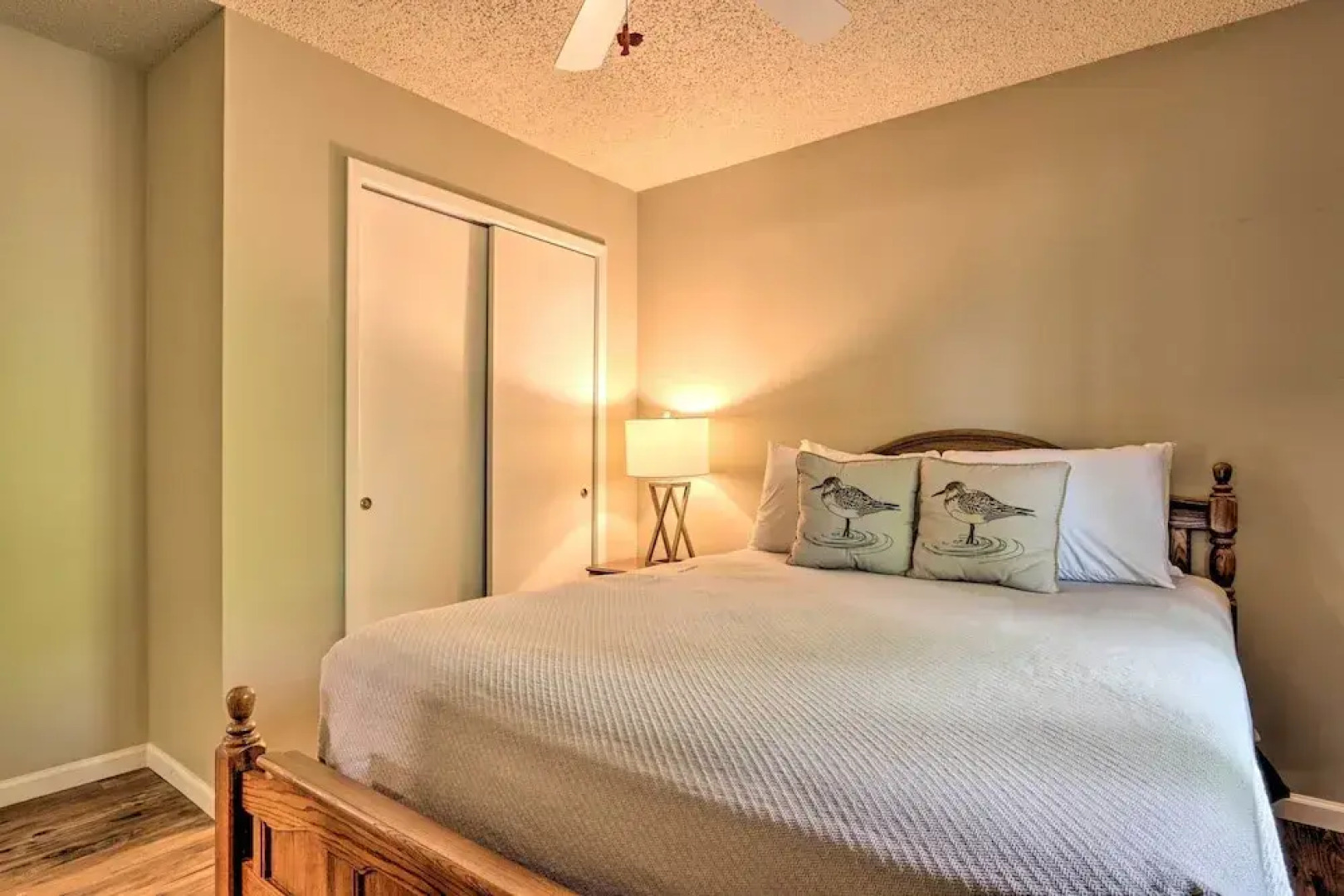 Lakefront Haven: Family-friendly Sunrise Beach Gem